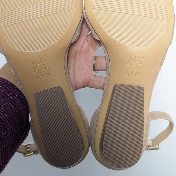 NWOT Naturalizer suede sandals - Picture 13 of 16
